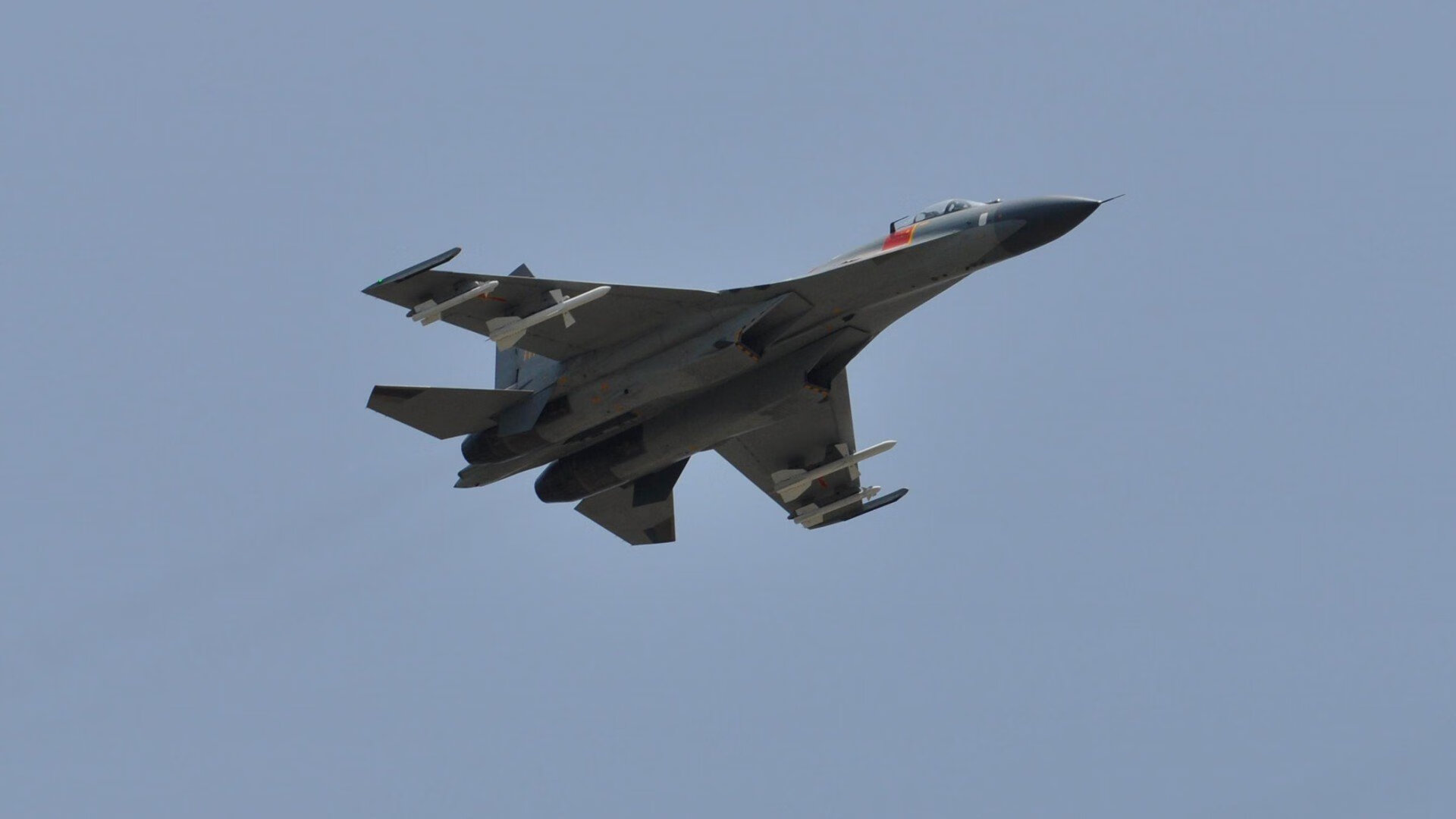 九游网页版官网-“詹姆斯生涯最经典对决盘点”，詹姆斯生涯充满传奇色彩的三次总决赛回顾